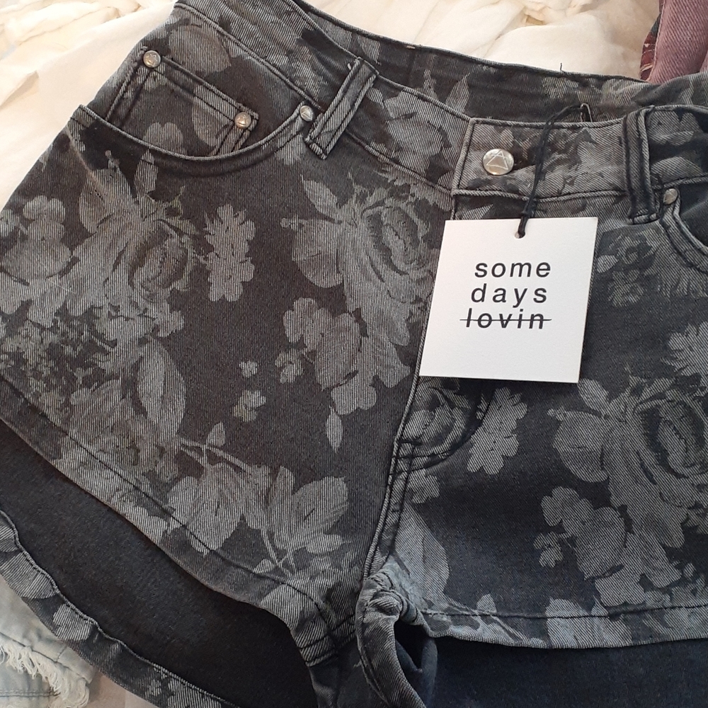 #4❤️ NWT SOMEDAYS LOVEIN JEAN SHORTS